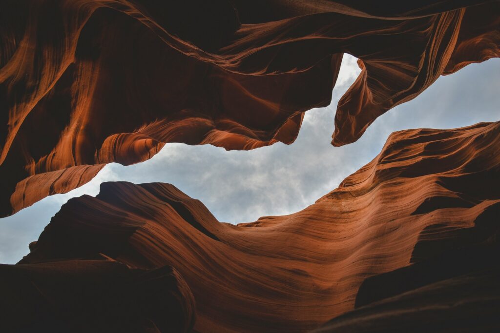 a upward look in between two desert rock formations symbolizing the differences but similar shape between SEO and AEO